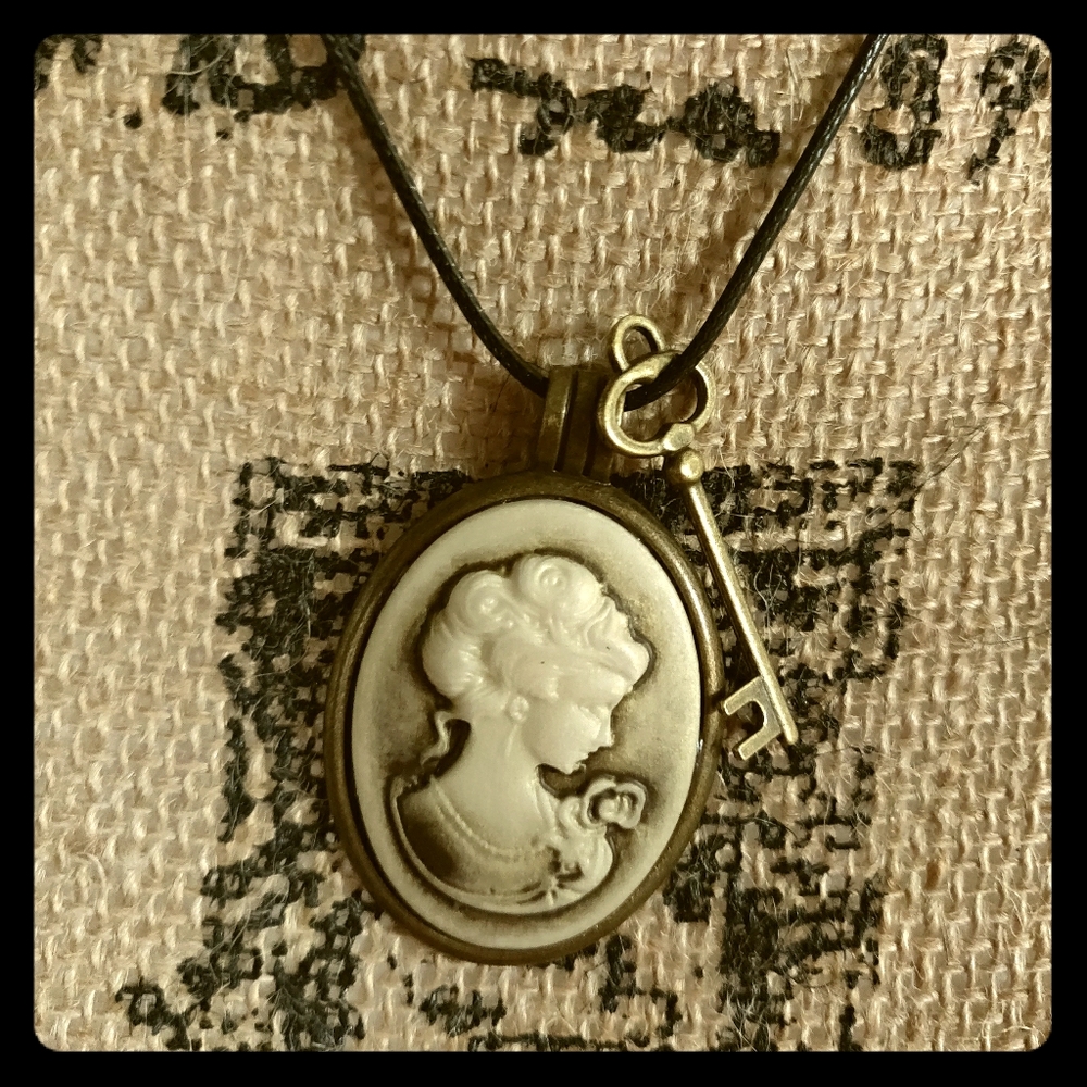 🗝️ OOAK Cameo Necklace with Skeleton Key 🗝️